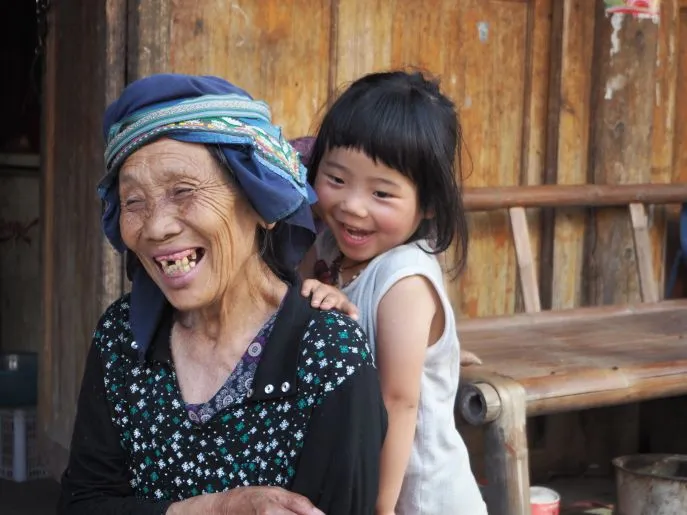 guizhou dong village vrouw met kind
